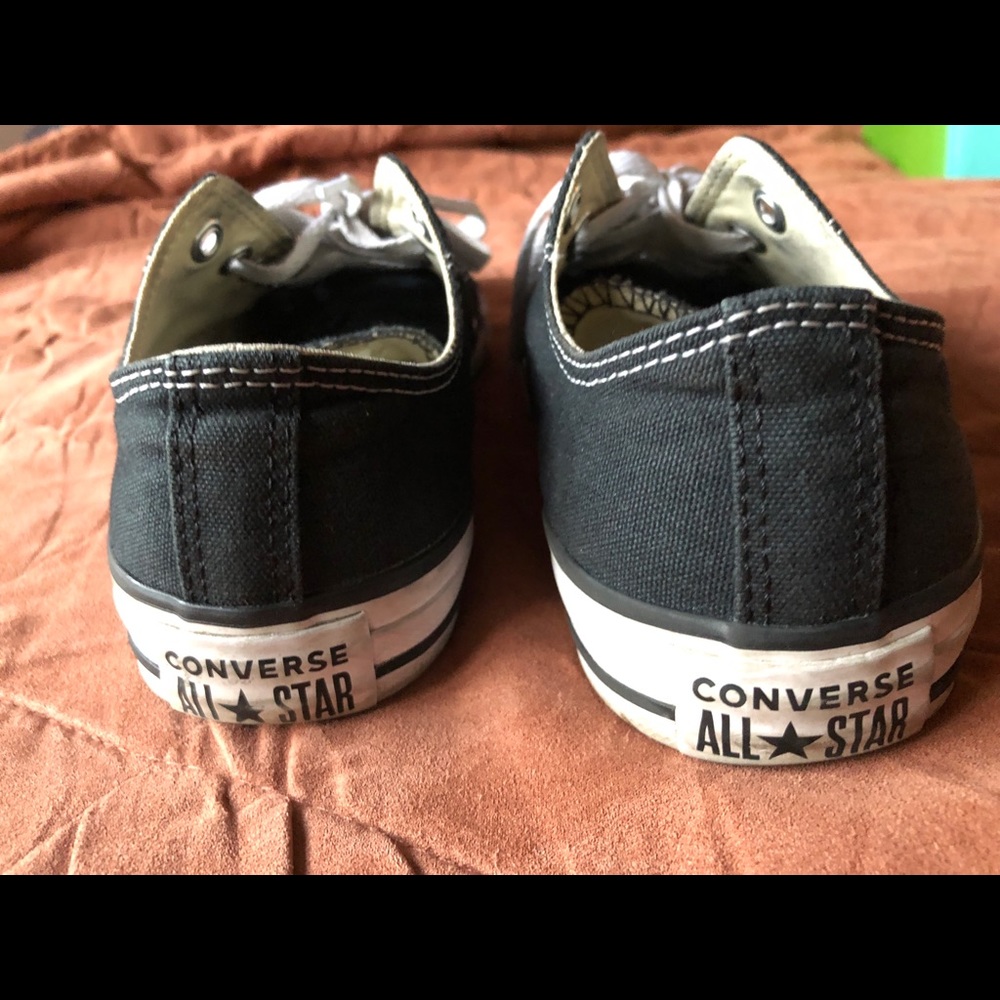 Black converse size 8 woman’s